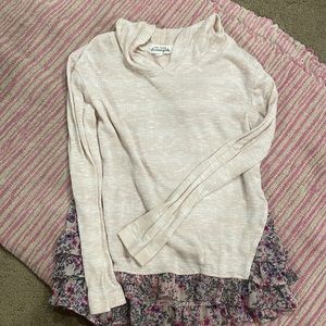 Hooded sweater with ruffle details